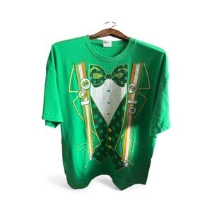 St. Patrick’s Day Men’s Size XL Green Graphic T-Shirt with Bow Tie Design Lucky